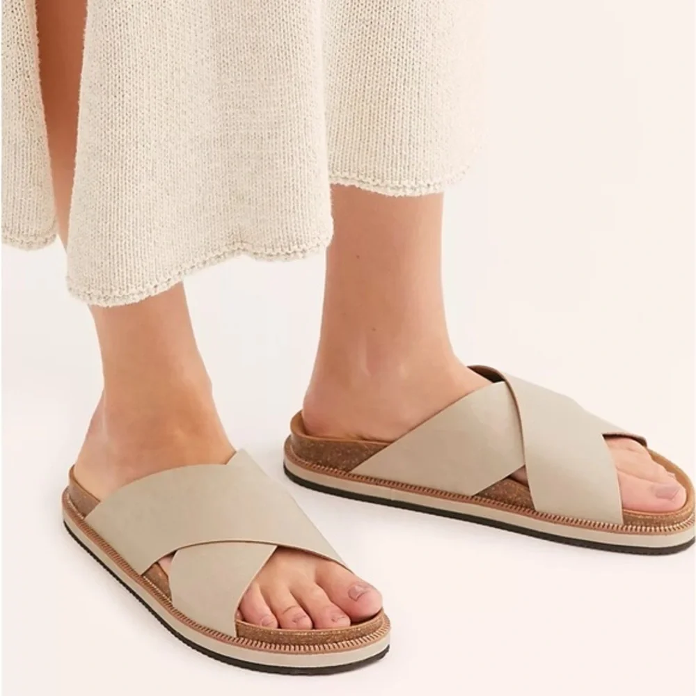 NIB FREE PEOPLE Sidelines Footbed Sandals Dove Grey - Picture 13 of 16
